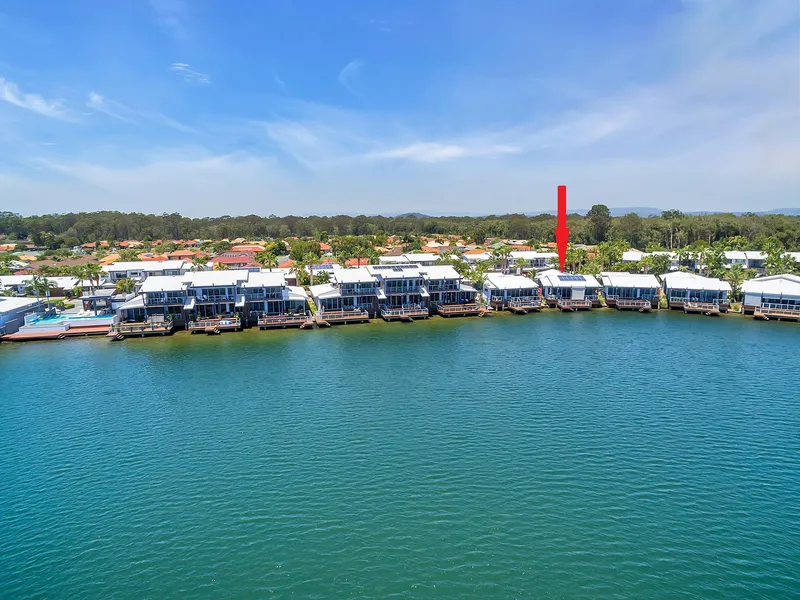PRIVATE AND PEACEFUL LAKEFRONT HOME IN RUNAWAY LAGOONS