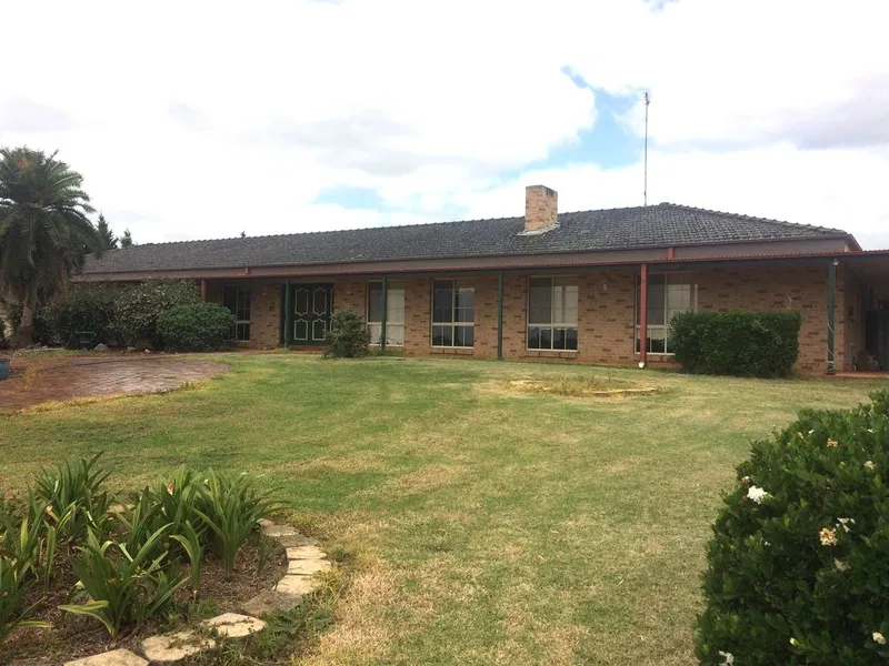 MAGESTIC HOME WITH PANORAMIC VIEWS