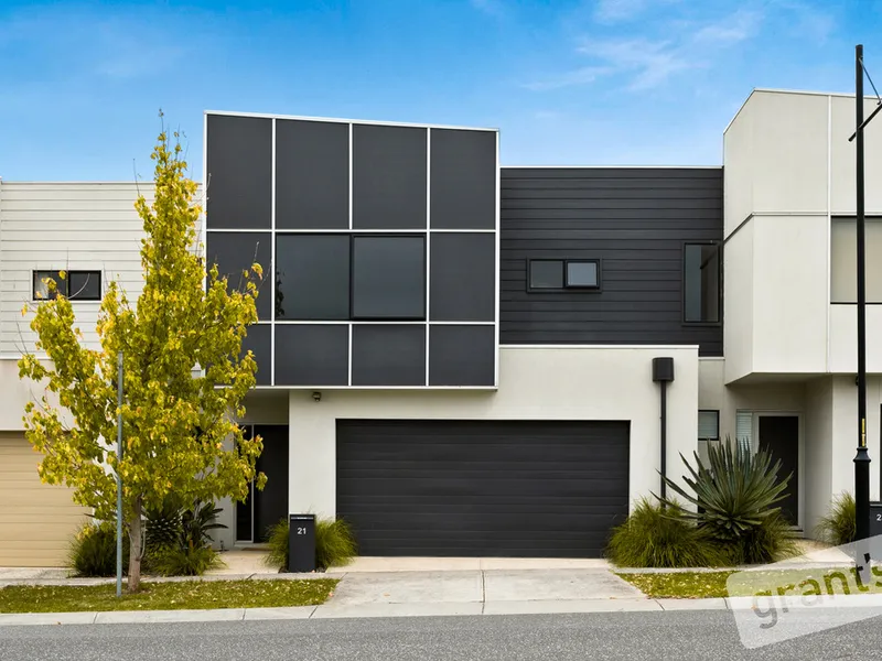 Modern Large Townhouse, Great Location