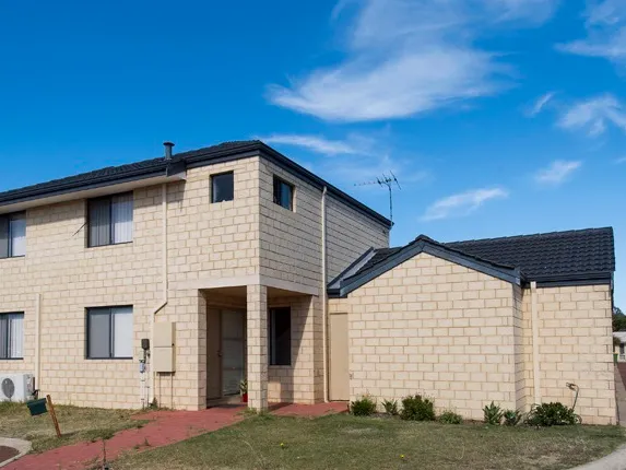 Two storey townhouse close to everything