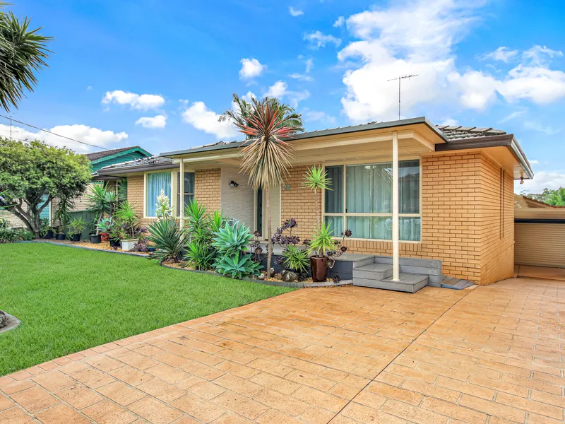 Spacious Family Home + Pool + Studio 