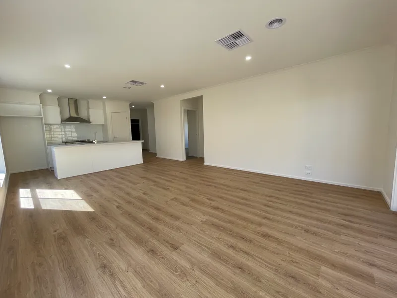 Brand new 4 bedroom in sought after Armstrong Creek