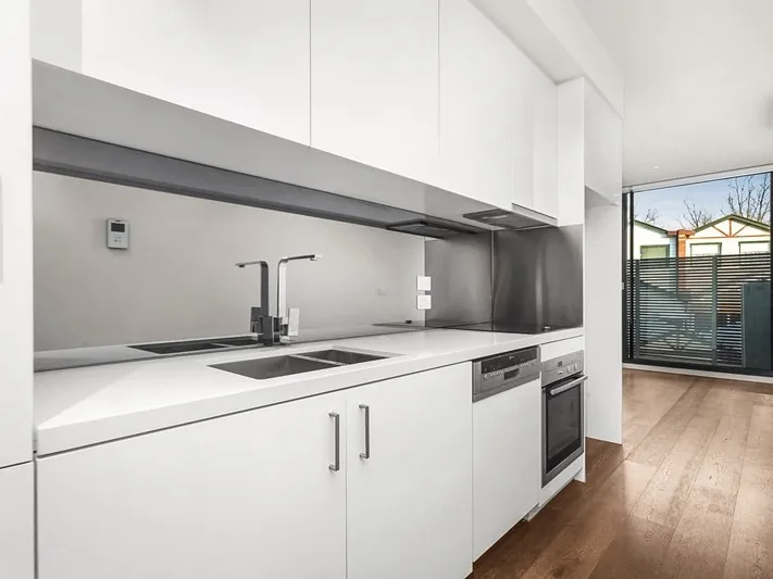 MODERN, ONE BEDROOM BEAUTY WITH BALCONY IN THE PERFECT LOCATION!| HAVEN AGENTS