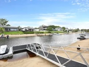 Water Front Ideal Home-Suitable for Large Families-You must not Miss it