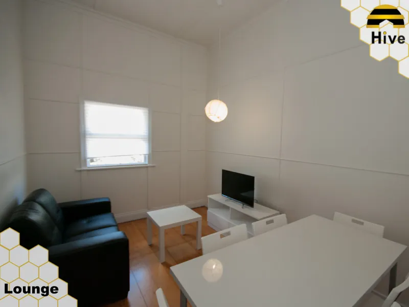 MODERN ACCOMMODATION - Live across the Street from QUT Kelvin Grove!
