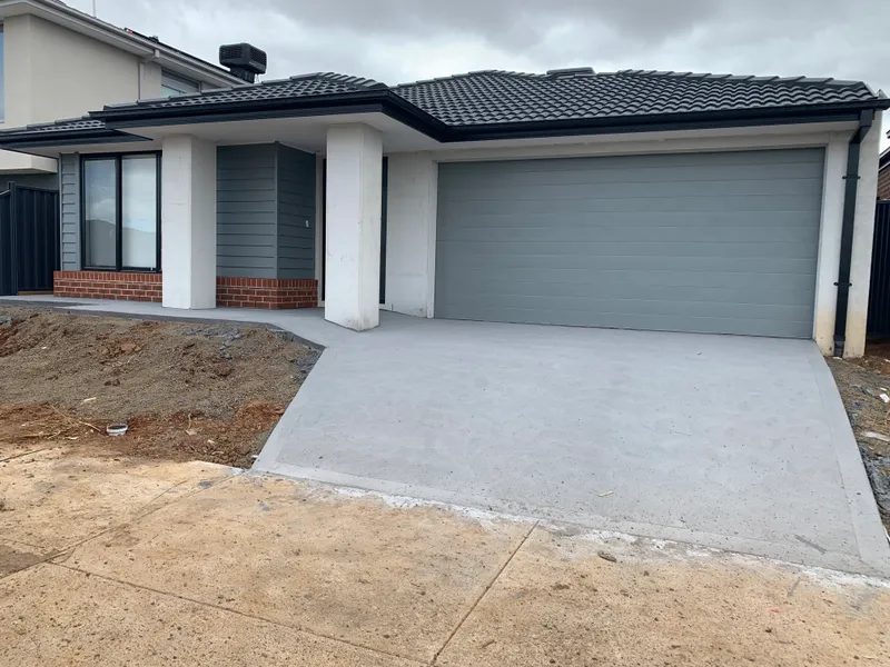 Brand new, 4 bedroom, 2 bathroom family home with 2 living areas