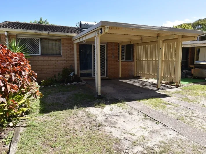 Hear the surf from this compact 2 bedroom unit