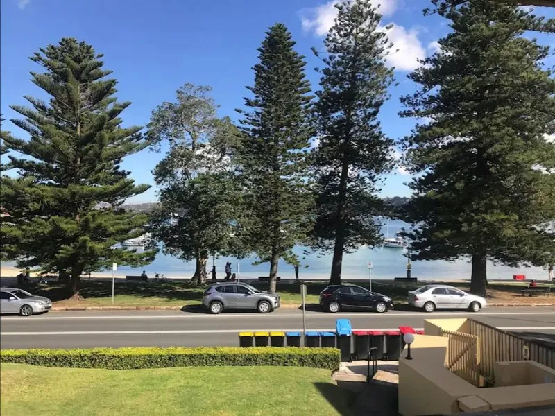 Waterfront apartment – Manly Harbour-side