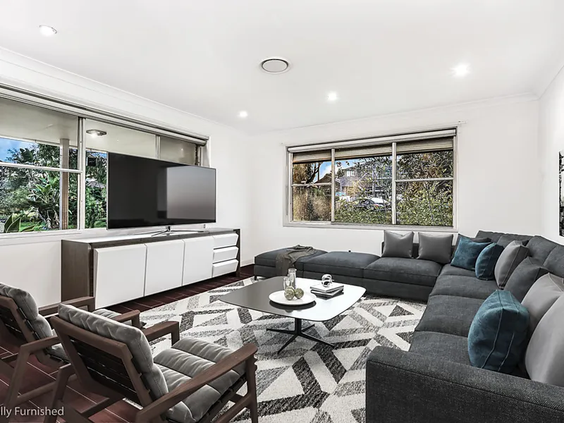 Freestanding street-facing renovated villa in convenient locale