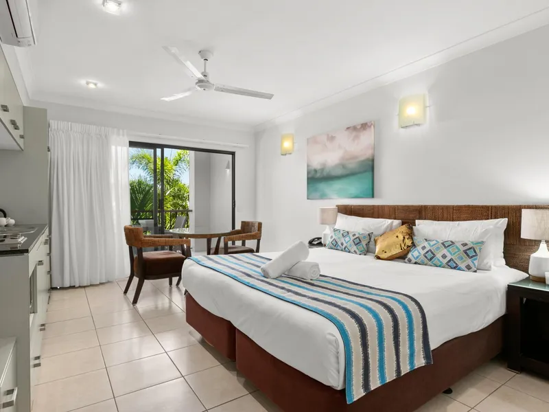 Beautiful Modern Studio apartment in Trinity Beach