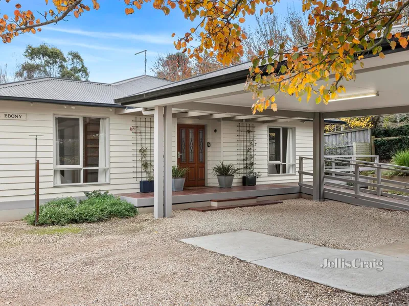 Escape to Country Serenity with Privacy and Views