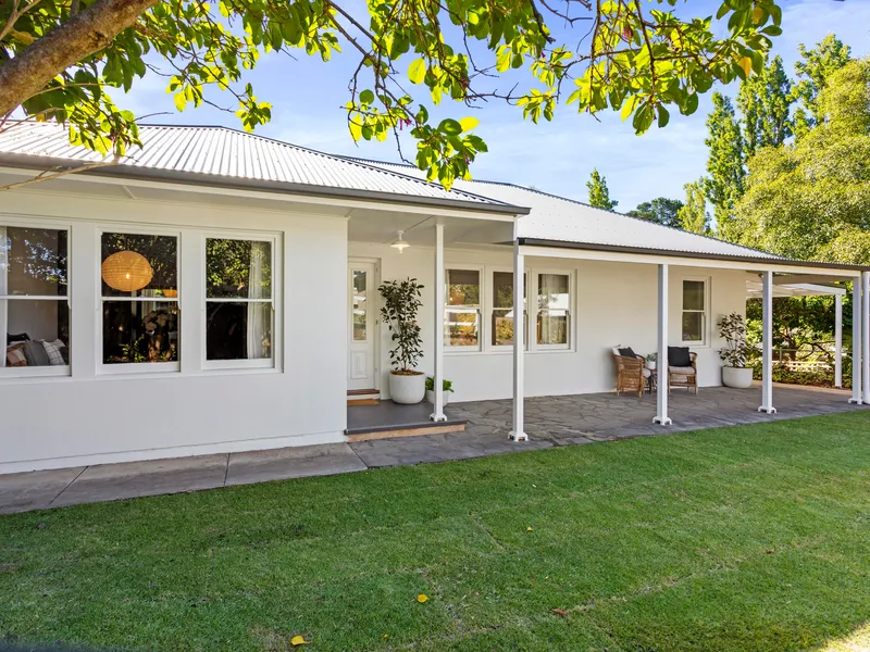 A renovated country beauty in a serene setting on the doorstep of Stirling's beating heart…