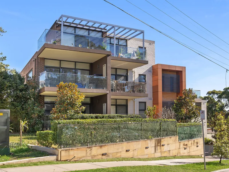 Low maintenance apartment in private leafy setting