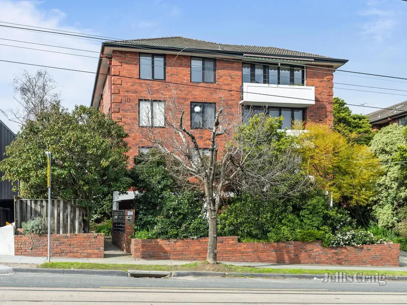 Impressive proportions in prestige position