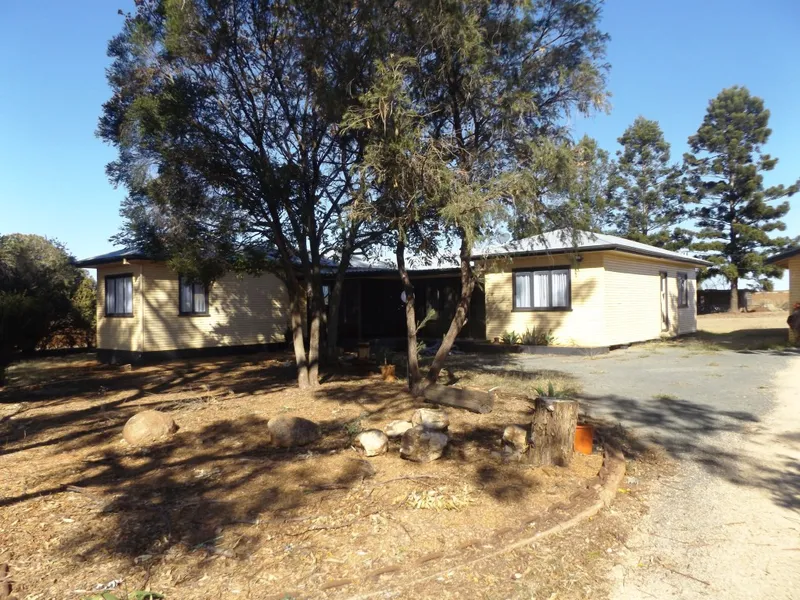 HOUSE IN WOOROOLIN