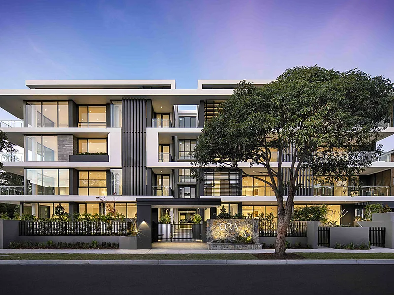 ORA - LUXURY GARDEN APARTMENT - PARK ACCESS - DOUBLE CAR GARAGE