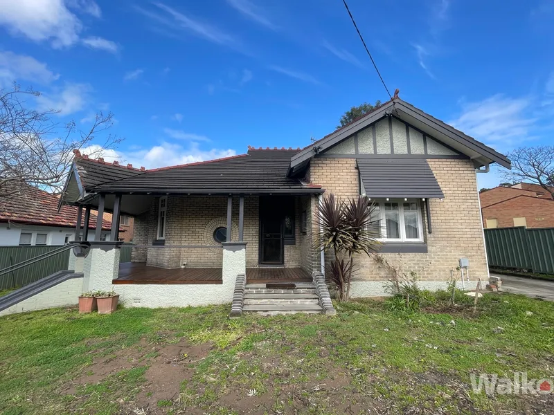 BOOK YOUR VIRTUAL TOUR– SEE THE EASY 5 STEP PROCESS BELOW. Please Register To Receive Your Video Tour Link. Please Do Not Attend The Property.