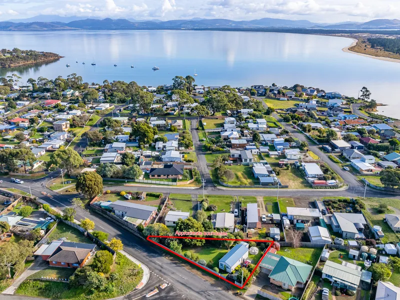 Situated along Carlton Beach Road, low maintenance 2-bedroom cottage/standalone unit alternative, nicely tucked away.