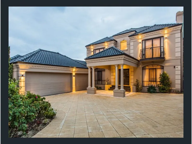 STATELY APPLECROSS HOME