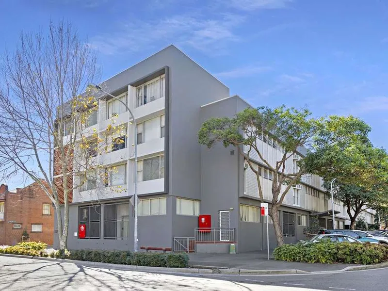 Unfurnished 17sqm studio *View Mon 10/10/22 at 12 noon