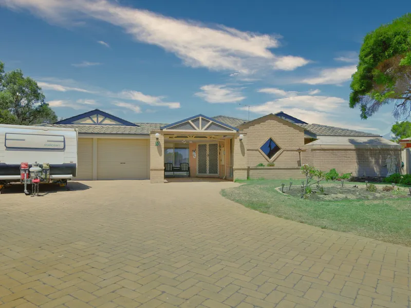 The Ultimate Large Family Experience - 1183m2 block