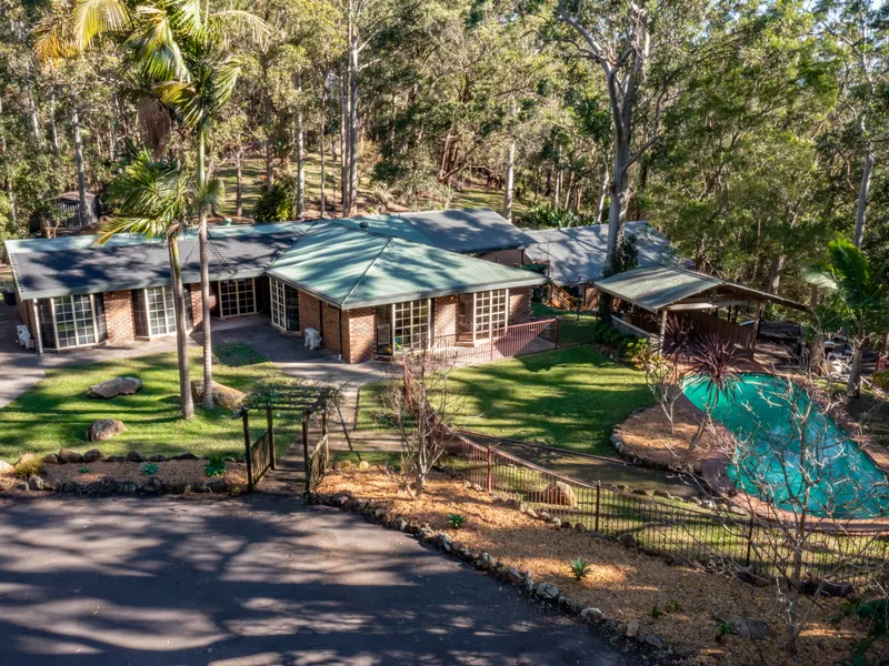 Rural Lifestyle Retreat With All The “I Wants” – Private Sanctuary Yet Minutes To Everything