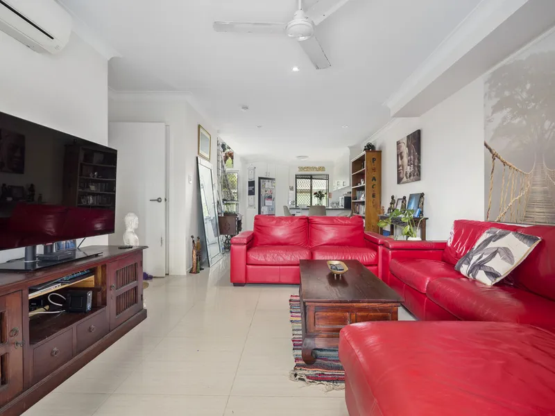 Modern & Tidy Townhouse in Prime Location