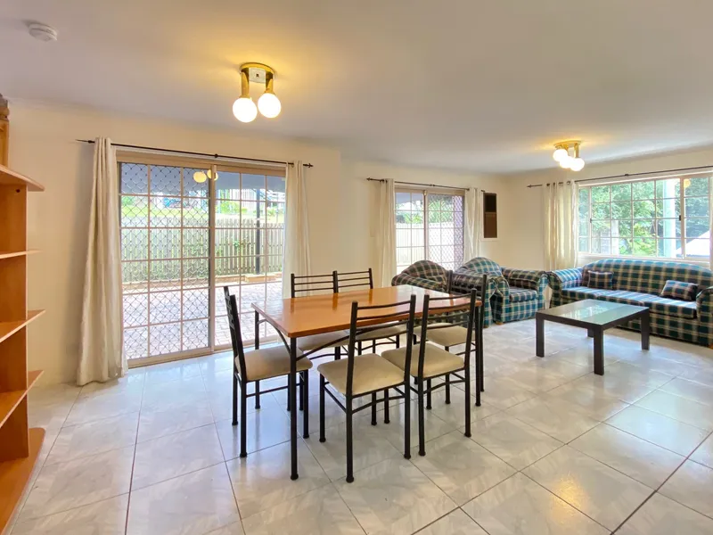 Quick Approval! FURNISHED, Spacious Home in Indooroopilly!