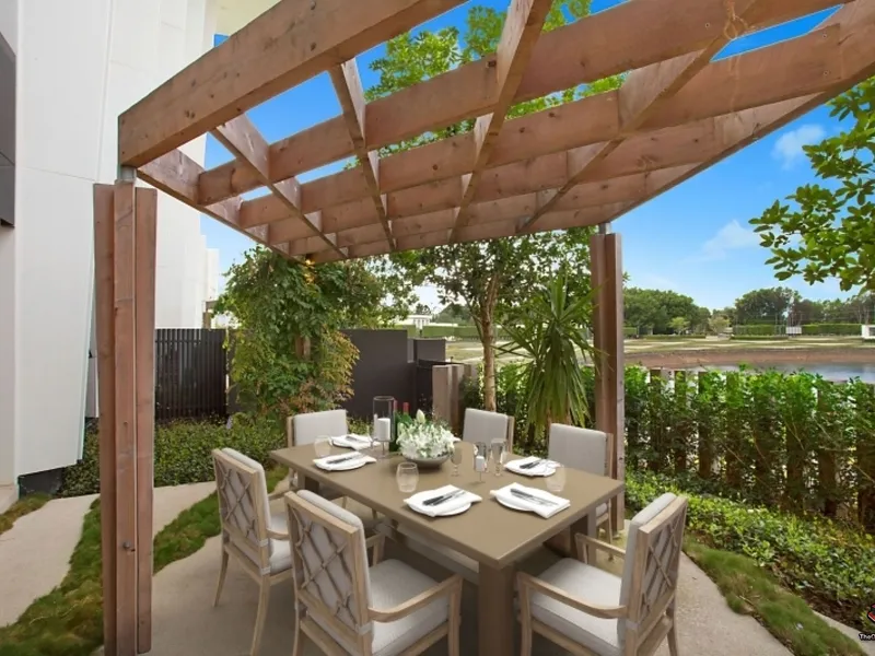 Ground Floor Courtyard 3 Bedroom Apartment
