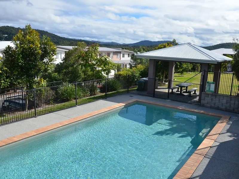 $460pw two storey 3 bedroom 2 bathroom double garage townhouse for rent