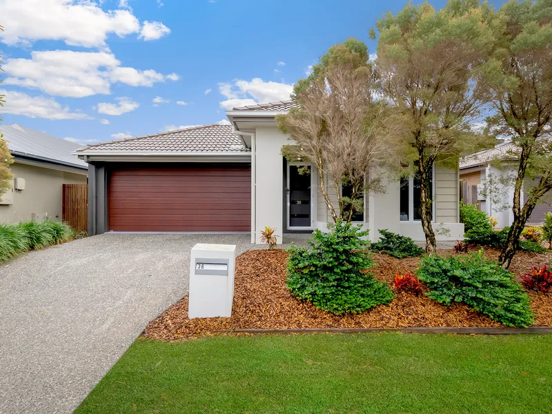 Lovely Maintained home in Gainsborough Greens!