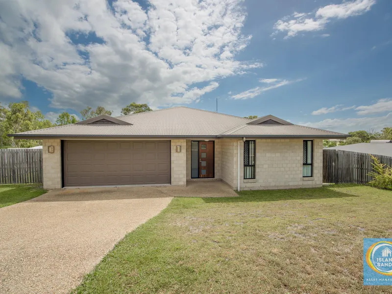 2 LIVING AREAS, 4 BEDROOM, 2 BATHROOM, SIDE ACCESS!