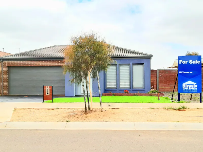 Modern House With Side Access  for a Boat or Caravan