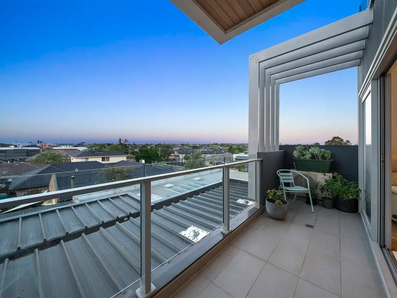 Two Bedroom Boutique Apartment in Unbeatable Bentleigh Location