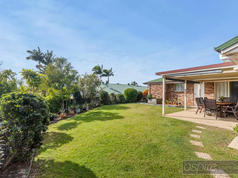 * NEAT AS A PIN & BOASTING ALL THE WHISTLES & BELLS INC, SUBLIME VIEWS, ELEVATION, HUGE 5m WORKSHOP & 2 LIVING AREAS!*