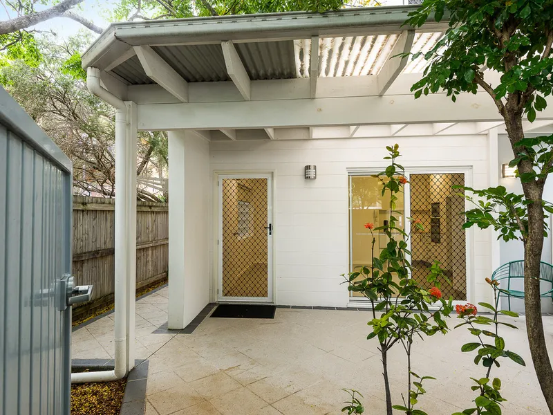 APARTMENT HOME – Ground Floor With Private Entry Courtyard