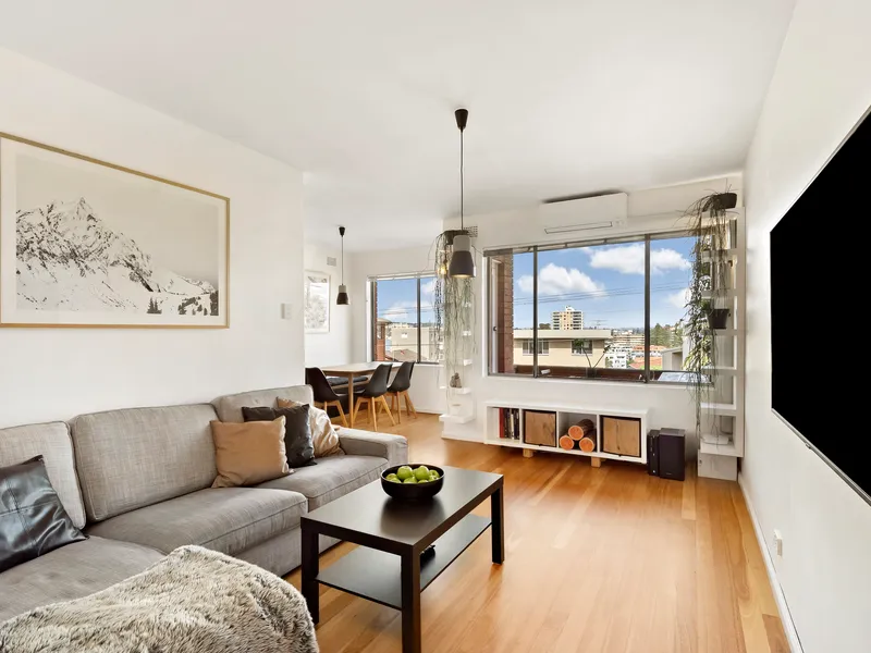 Vogue styling, views and a convenient beachside location