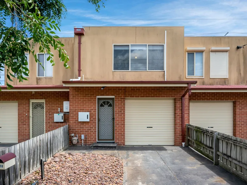 3 bedroom townhouse in a fantastic location!