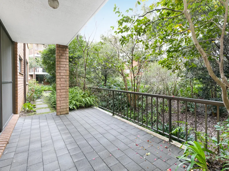 Ground floor apartment in ultra convenient setting