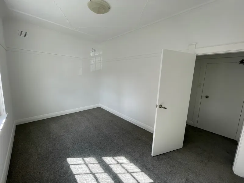 ONE BEDROOM APARTMENT - CONVENIENT LOCATION!