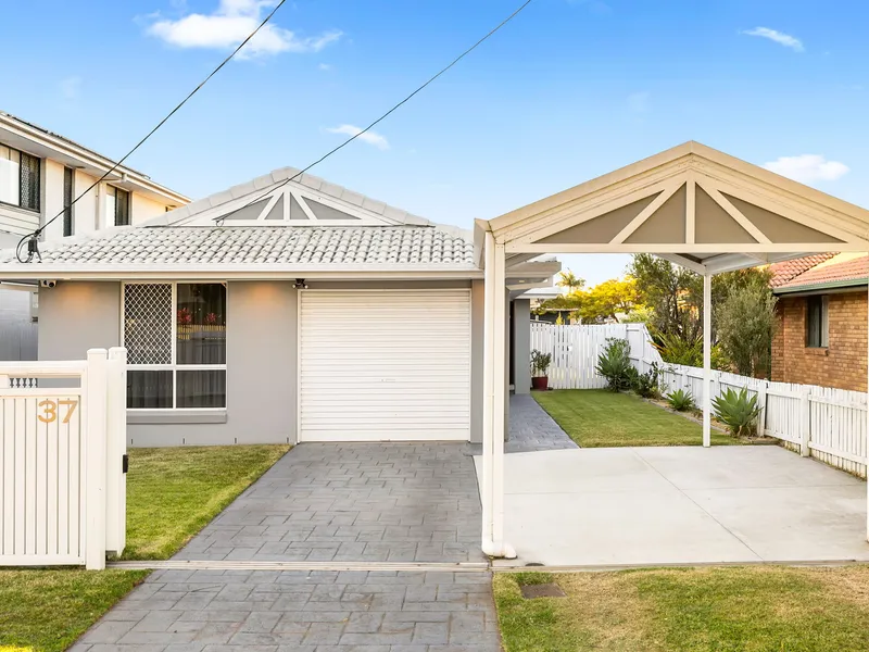 Contemporary Design Meets Family Comfort