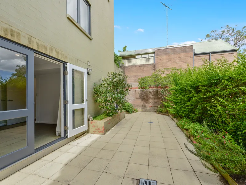 Convenient Living In The Heart Of Birchgrove!