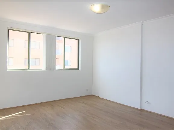 Newly renovated 1-bedroom apartment, new floorboard and paint
