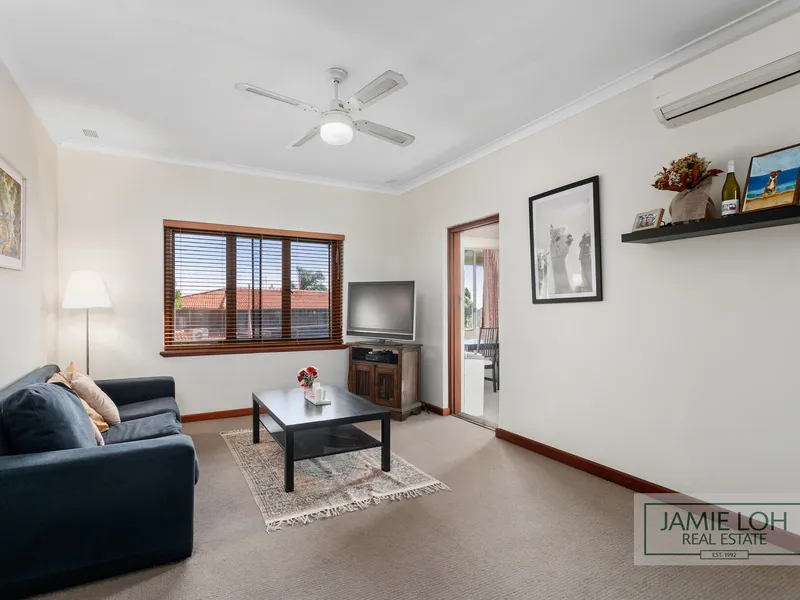 SPACIOUS TOP FLOOR APARTMENT