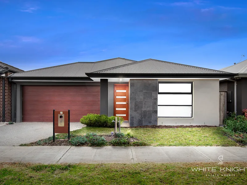 JUST A 10 MNT WALK TO SCHOOL/SHOPPING CENTRE