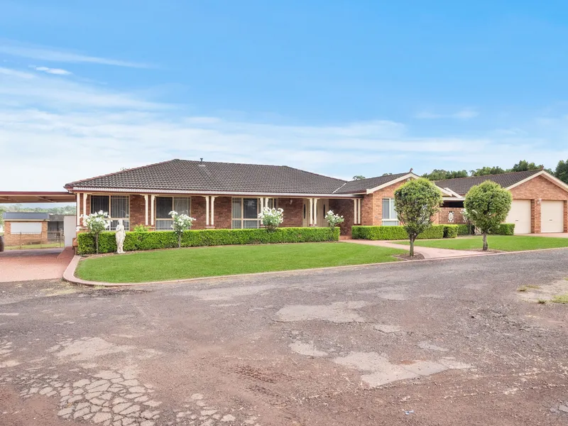 HOUSE WITH GRANNY FLAT