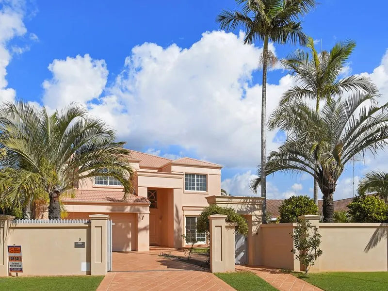 MAIN RIVER RESIDENCE IN SORRENTO THIS WON'T LAST!