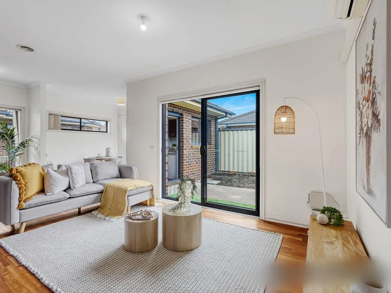 SPACIOUS BRIGHT HOME IN FANTASTIC LOCATION!