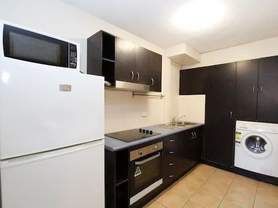 Walk to UQ! Furnished 2 Bedroom!