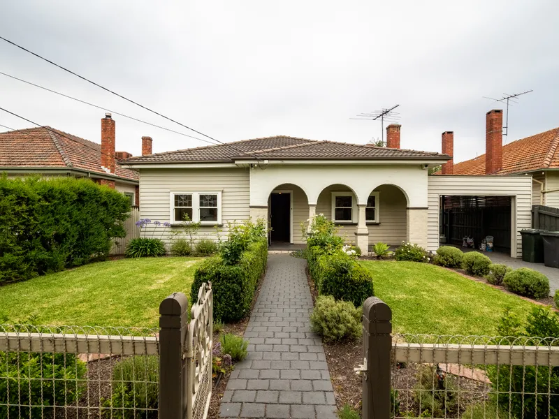 INCREDIBLE PERIOD CHARM IN CENTRAL OAKLEIGH